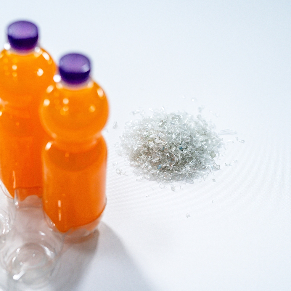 PET Tray-to-Tray: Material aus gelbem Sack wird zu Getränketrays für Rauch Fruchtsäfte